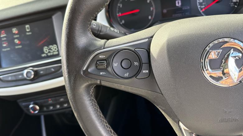 Vauxhall Crossland X 1.2T [110] Griffin 5dr [6 Spd] [Start Stop] Petrol Hatchback